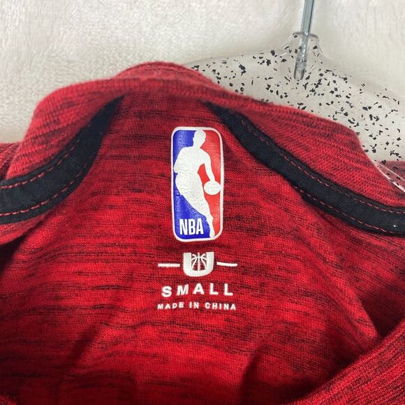 Chicago Bulls  NBA‎ Official Bulls Head Logo Shirt, Size Small, Lightweight, Red - Picture 3 of 6